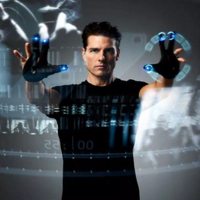 Tom Cruise đeo găng tay quyền lực trong phim Minority Report