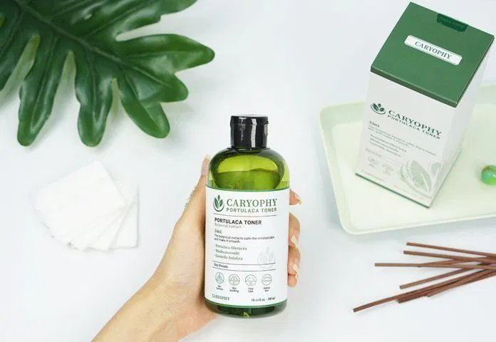Toner Caryophy với chiết suất thiên nhiên lành tính. Toner Caryophy với chiết suất thiên nhiên lành tính.
