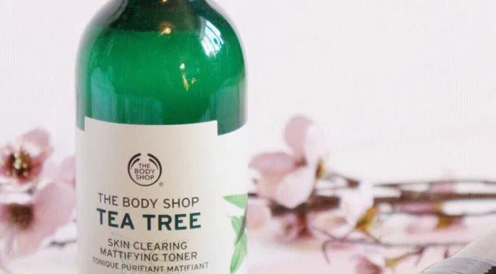 Thiết kế của The Body Shop Tea Tree Skin Clearing Mattifying Toner - Sản phẩm nước hoa hồng trị mụn nổi tiếng.