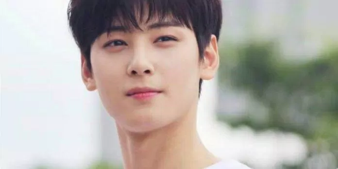 Anh chàng được số đông đánh giá là sự lựa chọn hoàn hảo cho nhân vật Suho (Nguồn: Twitter).