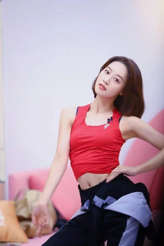 Nhờ chăm tập thể dục mà cô có được vóc dáng đáng ghen tỵ (Ảnh: Weibo)