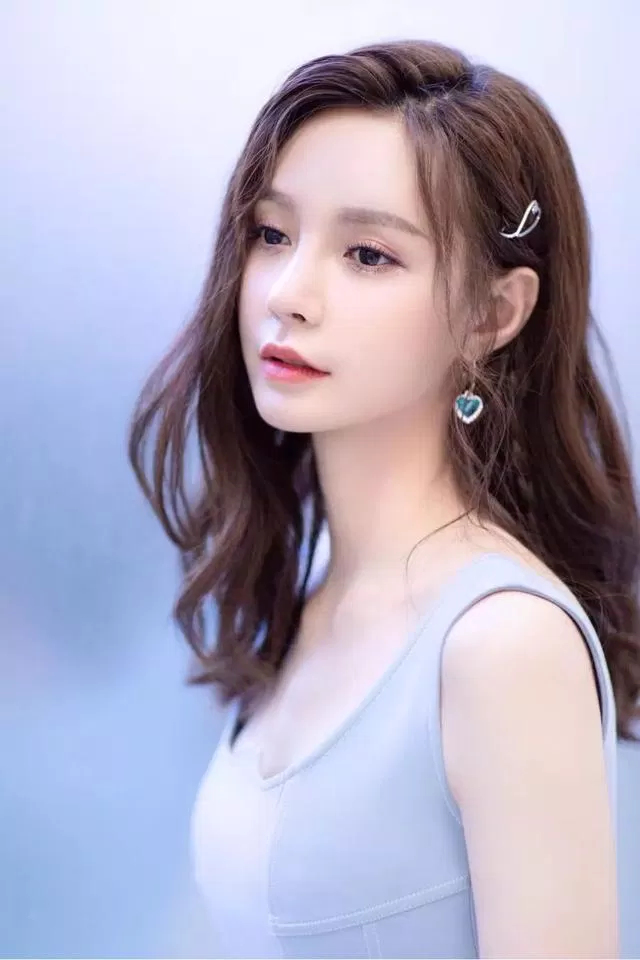 Thẩm Mộng Thần là nữ MC có tiếng của đài Hồ Nam (Ảnh: Weibo)