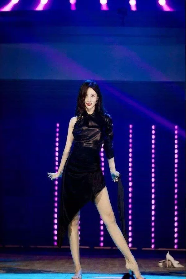 "Bạn gái cũ" xinh đẹp của Đặng Luân (Ảnh: Weibo)