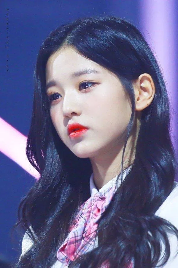 Center 16 quyền lực của IZ*ONE