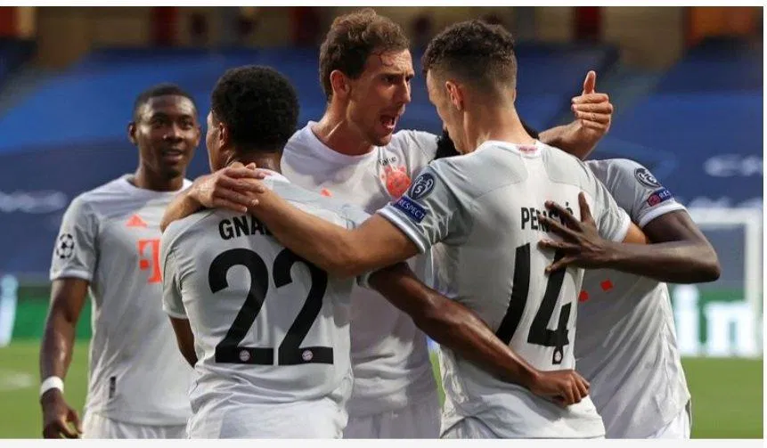 Bayern Munich sừng sững tiến vào bán kết Champions League.