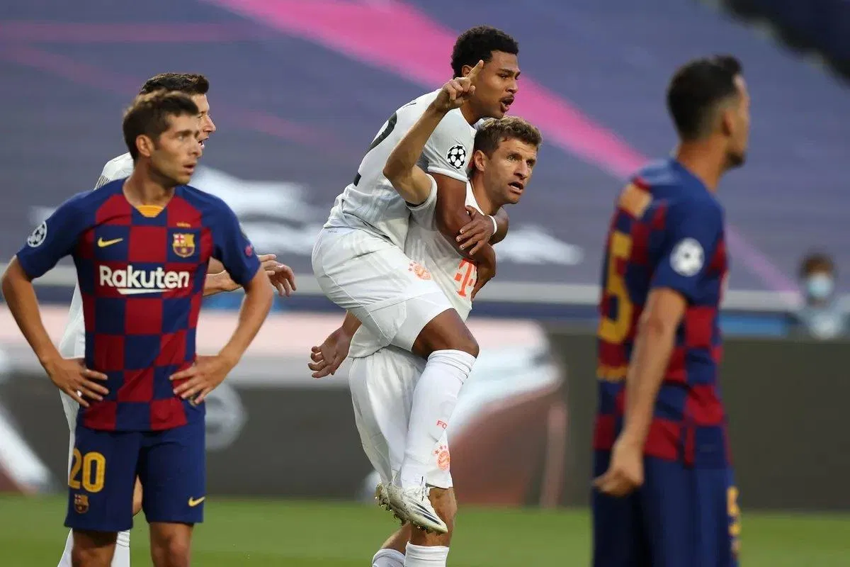 Đội hình già cỗi của Barca hoàn toàn lép vế trước các tài năng trẻ phía Bayern.