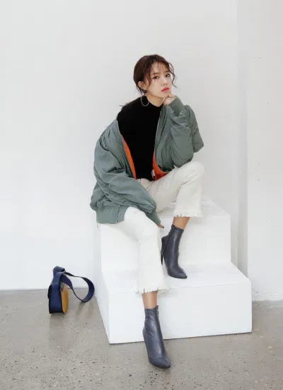 Áo bomber jacket cũng là một sự lựa chọn ngày đông không tệ đâu nha. (nguồn ảnh: Internet)