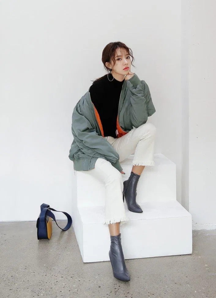 Áo bomber jacket cũng là một sự lựa chọn ngày đông không tệ đâu nha. (nguồn ảnh: Internet)