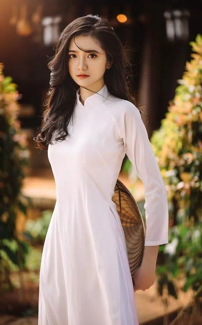 Một chiếc áo lót màu nude sẽ giúp bạn tự tin tỏa sáng khi diện áo dài trắng. (nguồn ảnh: Internet)