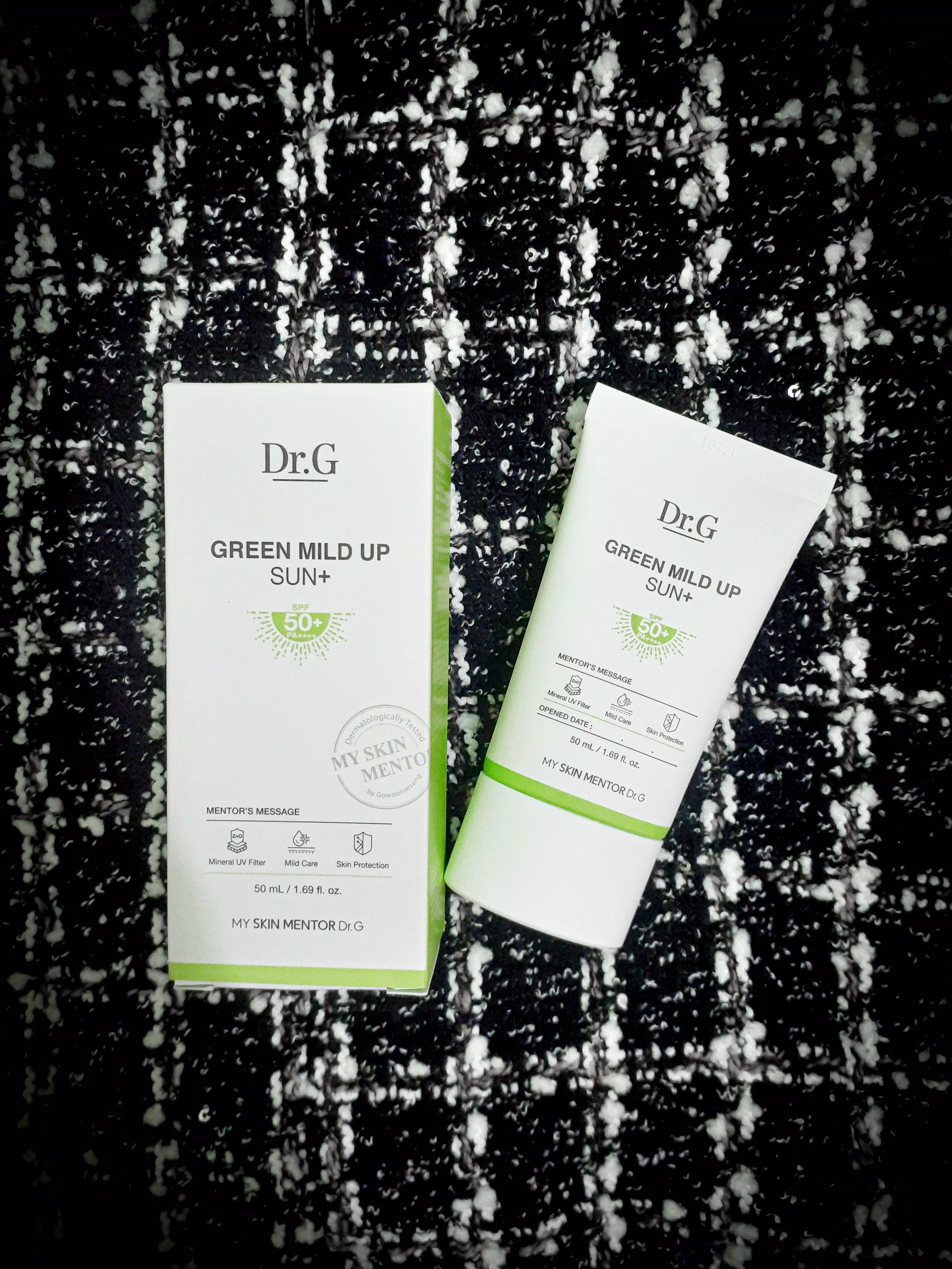 Bao bì, thiết kế của kem chống nắng Dr. G Green Mild Up Sun+ Spf50+ Pa++++. (Nguồn: BlogAnChoi.)