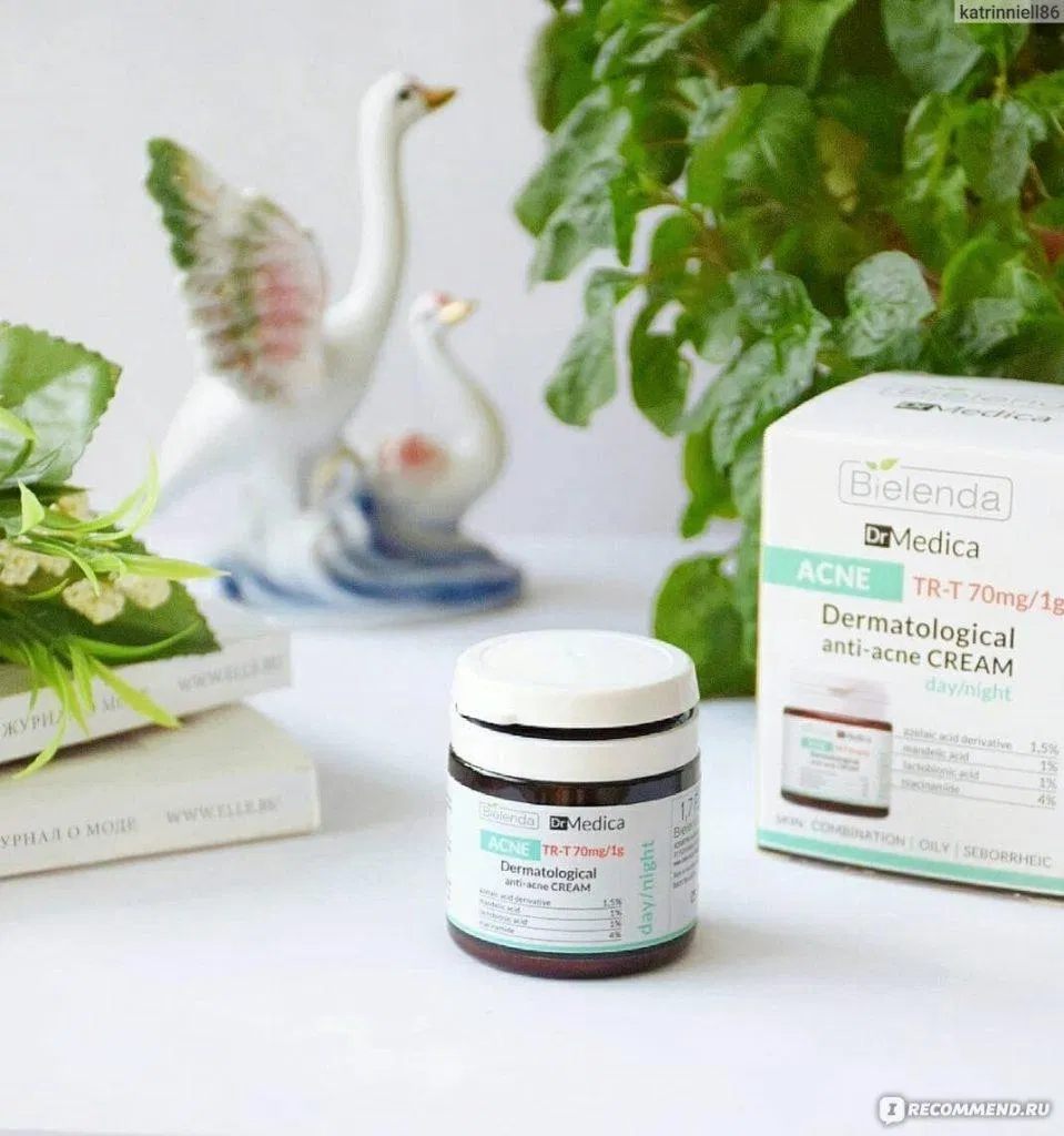 Bao bì, thiết kế của kem dưỡng ẩm Bielenda Dr Medica Dermatological Anti-acne Face Cream Day Night. (Nguôn