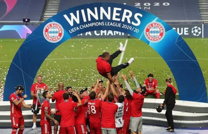 Vinh danh các nhà vô địch (Nguồn : Bayern Munich).