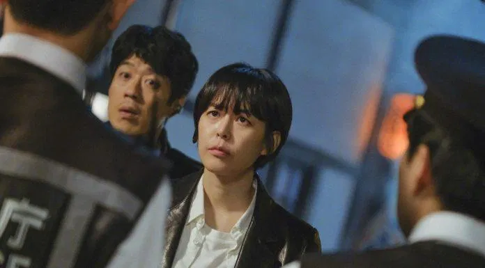 Đội trưởng Lee Kwon Joo - người có khả năng nghe những thứ người bình thường không thể nghe thấy (Ảnh: Internet)