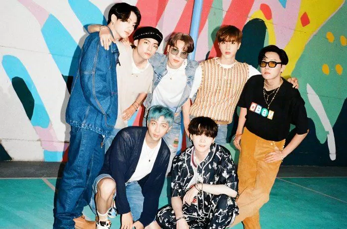 Các ARMY đang háo hức chờ đợi màn tái xuất của BTS với đĩa đơn "Dynamite". (Ảnh: Internet) Các ARMY đang háo hức chờ đợi màn tái xuất của BTS với đĩa đơn "Dynamite". (Ảnh: Internet)