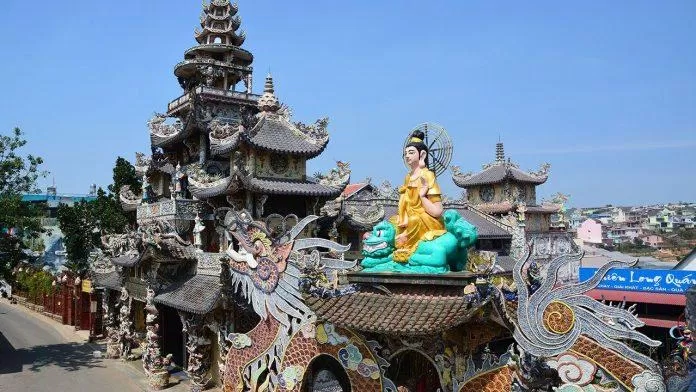 Chùa Ve Chai - Ngôi chùa linh thiêng tại Đà Lạt (Ảnh: Internet)