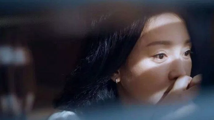Những phân cảnh diễn bằng mắt của Châu Tấn luôn là cảnh đáng xem nhất của phim (Nguồn ảnh: internet)