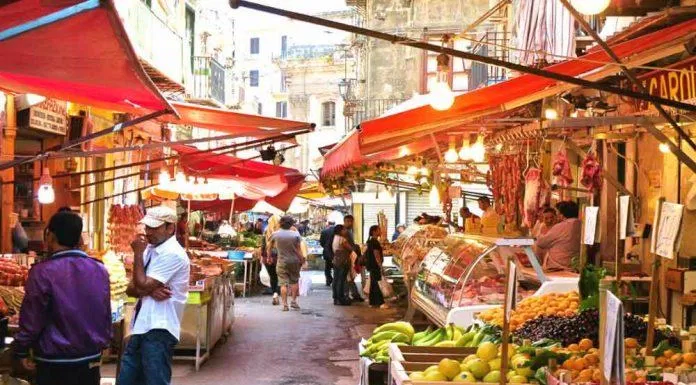 Chợ ở Palermo (Ảnh: internet)
