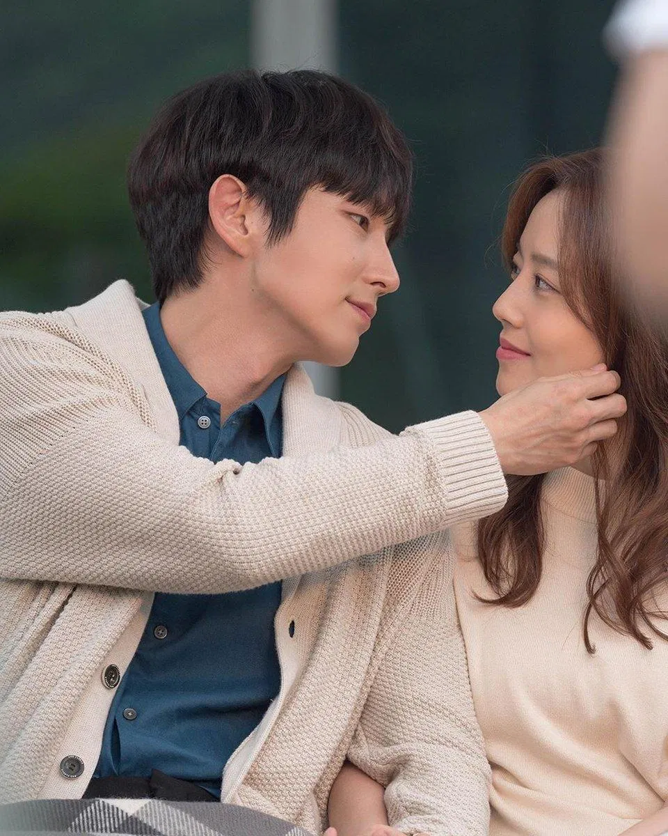 Cuộc sống hôn nhân tưởng rằng sẽ vô cùng hạnh phúc.