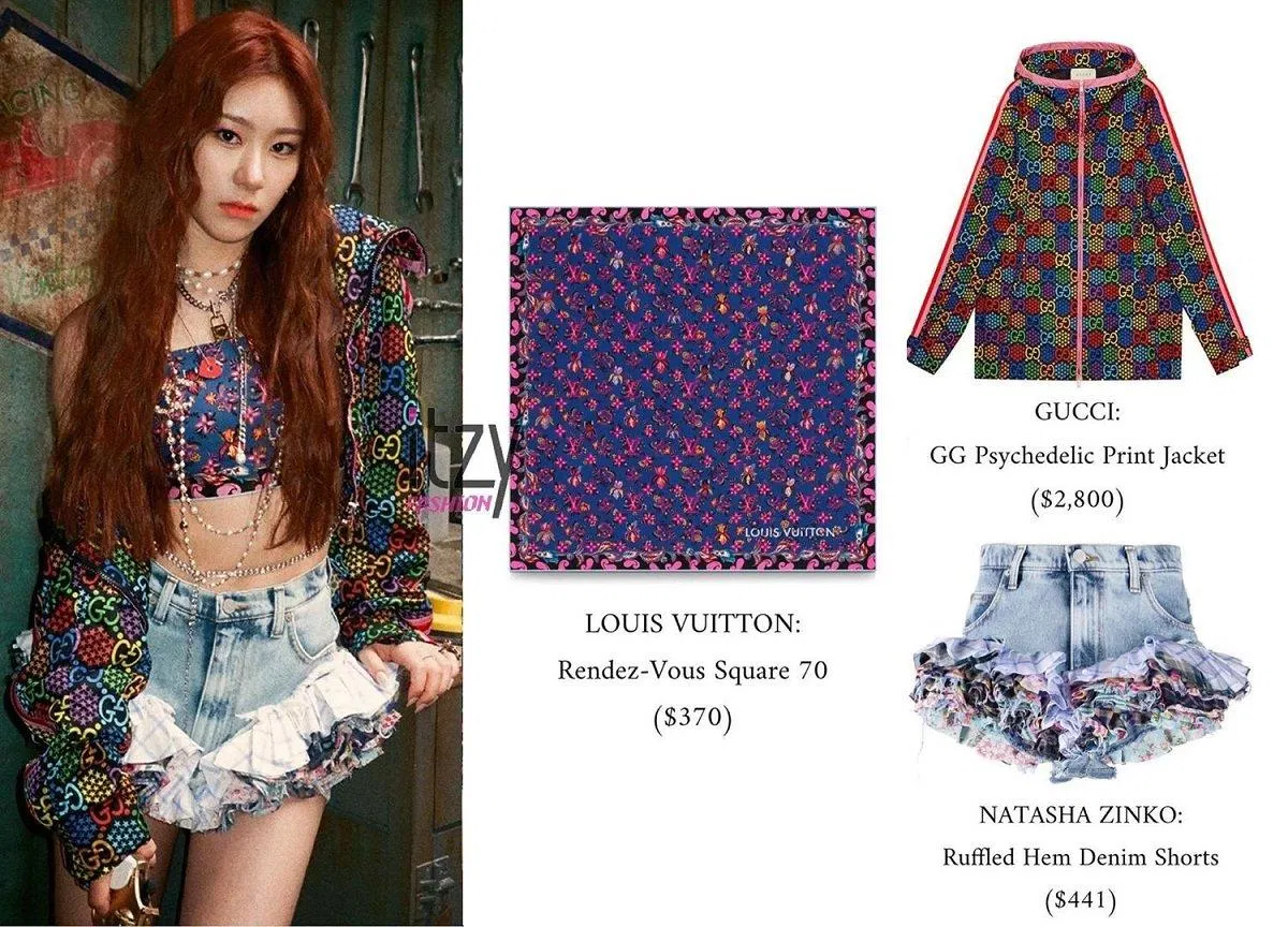 Stylist của ITZY sáng tạo khi cắt sửa chiếc áo khoác của Gucci và khăn Louis Vuitton thành chiếc áo croptop lệch vai. Kèm theo đó chiếc quần có phần vải đính kèm mới lạ mà Chaeryeong từng "đụng hàng" với Rosé nâng giá set đồ lên tới 80 triệu đồng. (Nguồn: Instagram) Stylist của ITZY sáng tạo khi cắt sửa chiếc áo khoác của Gucci và khăn Louis Vuitton thành chiếc áo croptop lệch vai. Kèm theo đó chiếc quần có phần vải đính kèm mới lạ mà Chaeryeong từng "đụng hàng" với Rosé nâng giá set đồ lên tới 80 triệu đồng. (Nguồn: Instagram)