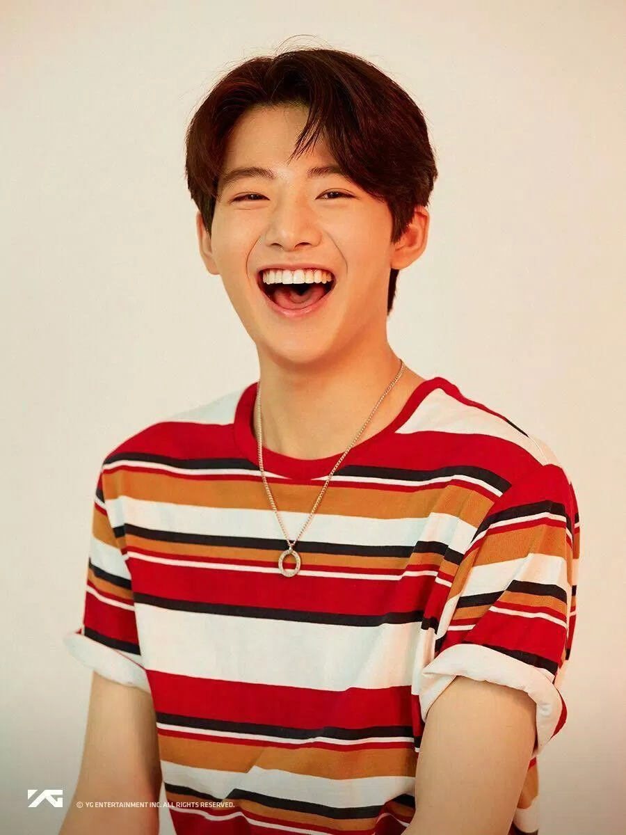 Nụ cười say nắng của Junkyu (Nguồn: Internet).