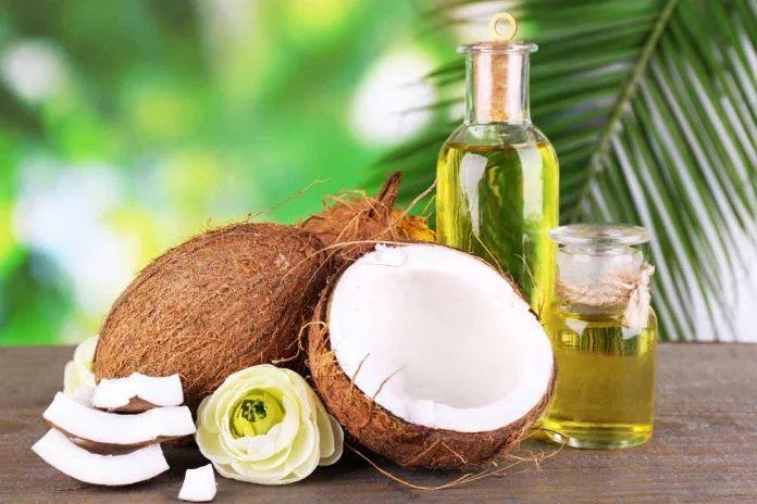 Tuy nhiên, bạn cần lưu ý khi sử dụng dầu dừa để trị mụn ẩn.