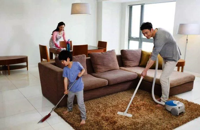 Làm sạch căn hộ tránh dịch bệnh (Ảnh: Internet)