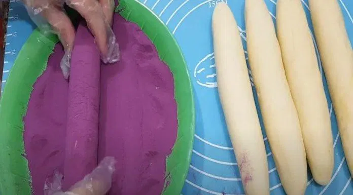 Lăn bánh qua bột khoai lang tím (Nguồn: Góc Bếp Nhỏ)