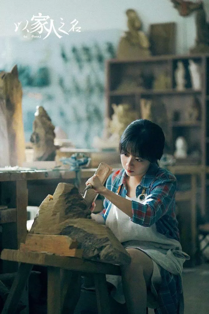 Sau này Tiêm Tiêm trở thành nhà điêu khắc gỗ (Nguồn: Internet)