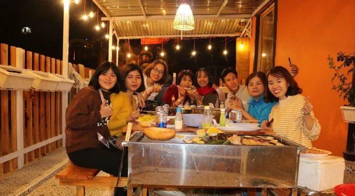 Homestay Nhà Tin có trang bị lò BBQ đẳng cấp, đúng chất sang chảnh cho du khách (Nguồn: Facebook Homestay Nhà Tin)