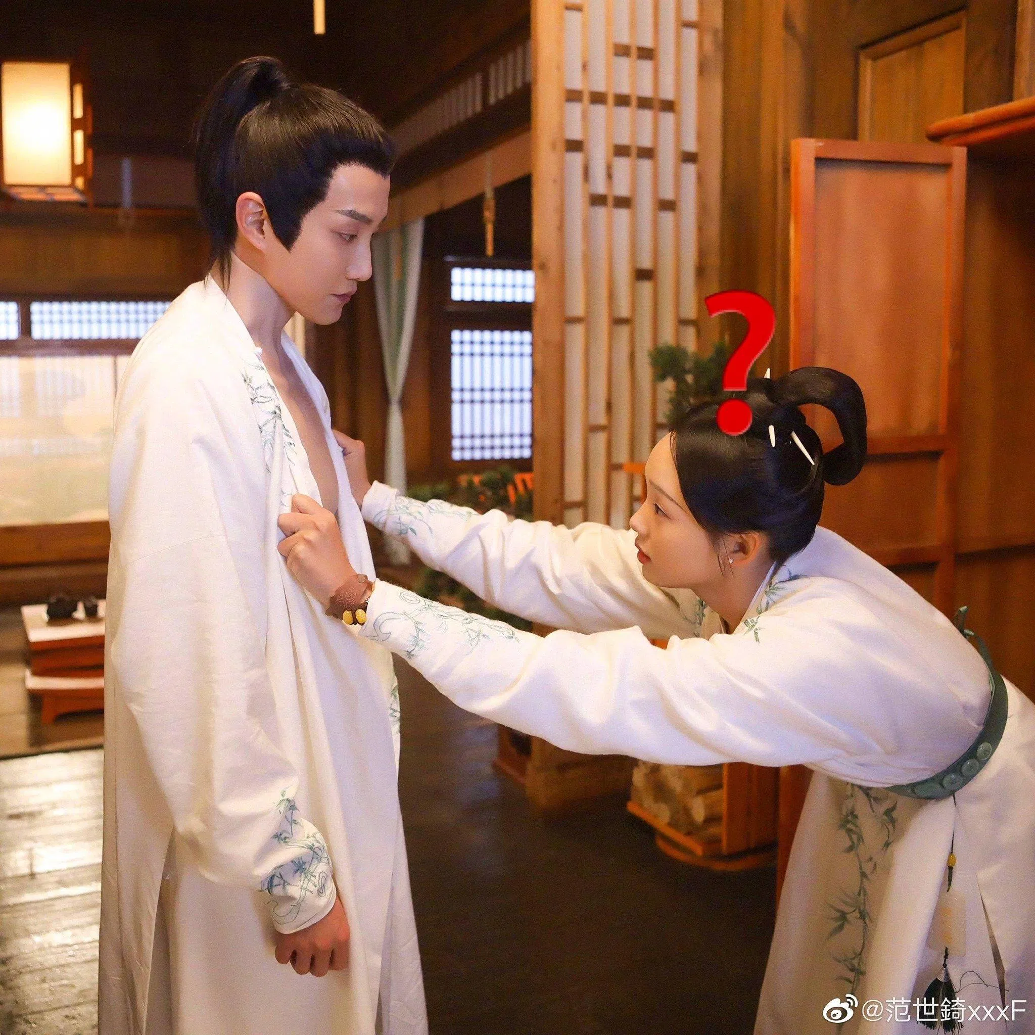 Một pha xử lý khá cồng kềnh đến từ ban tổ chức (Ảnh Internet)