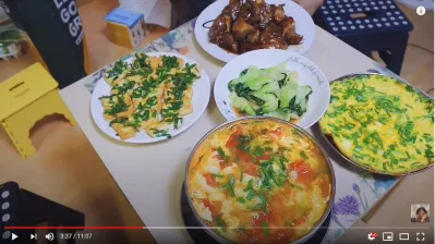 Mâm cơm thịnh soạn đã hoàn thành.