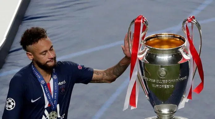 Neymar phải cần ít nhất thêm một mùa giả nữa để chạm tay vào chiếc cup này (Nguồn : Goal).