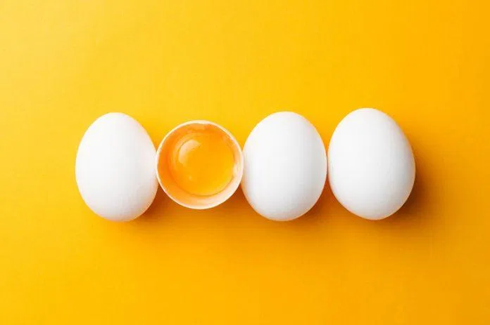 Trị mụn ẩn dưới da bằng trứng gà