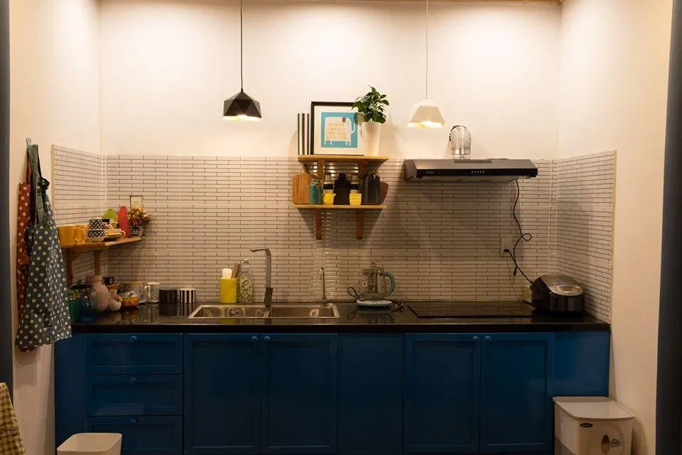 Gian bếp Nhà Tin có đầy đủ tiện nghi, dụng cụ nấu nướng (Nguồn: Facebook Homestay Nhà Tin)