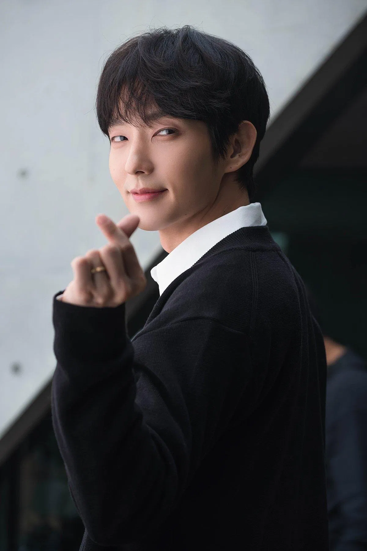 Lee Jun Ki đang "thả tim" với chúng mình đó.