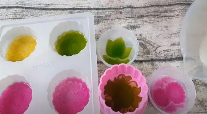 Pha màu rau câu (Nguồn: Góc Bếp Nhỏ)