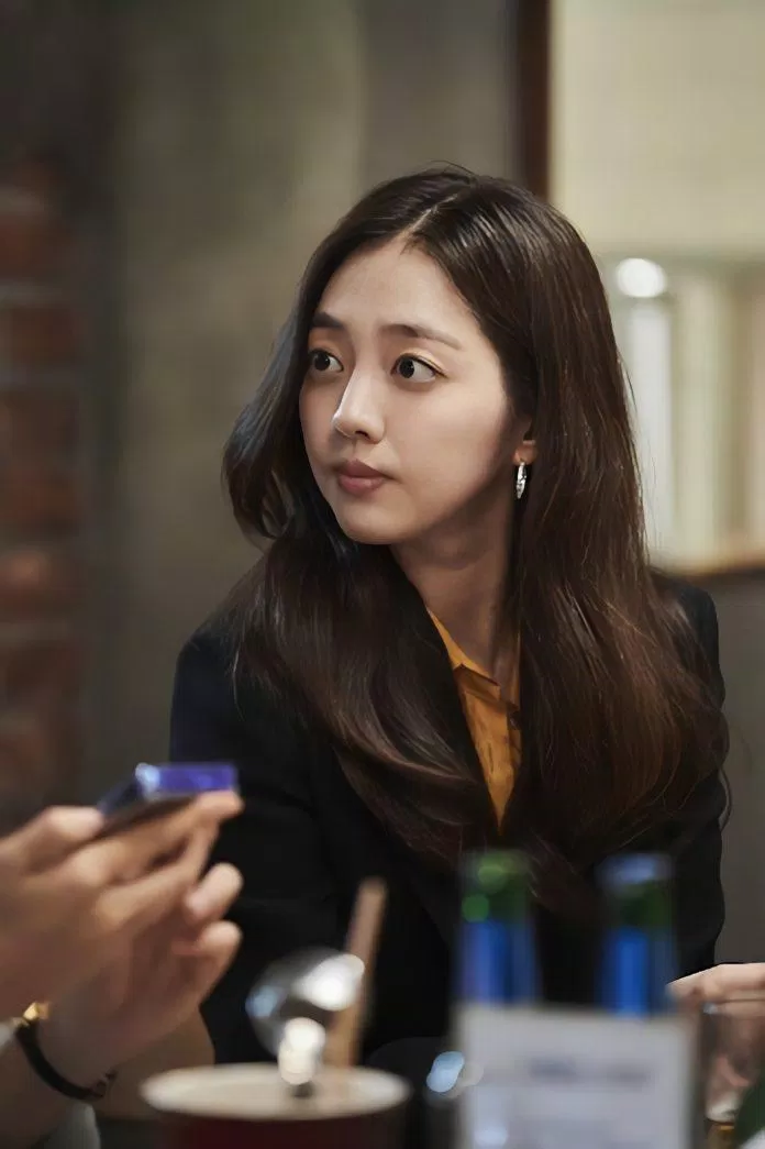 Nữ diễn viên Baek So Min vào vai công tố viên Han Jin Joo. (Nguồn: Internet)