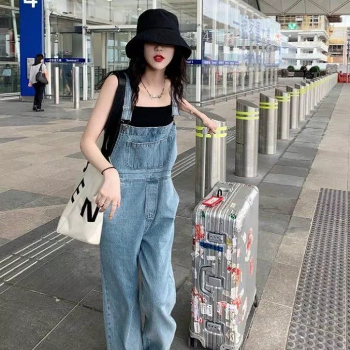 Bạn cũng có thể áp dụng set đồ này trong mọi trường hợp như style sân bay chẳng hạn. (nguồn ảnh: Internet) Bạn cũng có thể áp dụng set đồ này trong mọi trường hợp như style sân bay chẳng hạn. (nguồn ảnh: Internet)