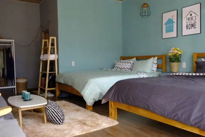 Homestay có 2 phòng đôi là màu xanh coban và xanh mint (Nguồn: Facebook Homestay Nhà Tin)