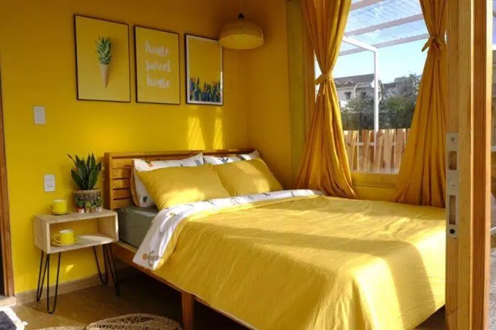 Homestay có 6 phòng đơn, mỗi phòng có màu sắc khác nhau đó là: Socola, Vàng, Trắng, Hồng, Xanh lá (Nguồn: Facebook Homestay Nhà Tin)
