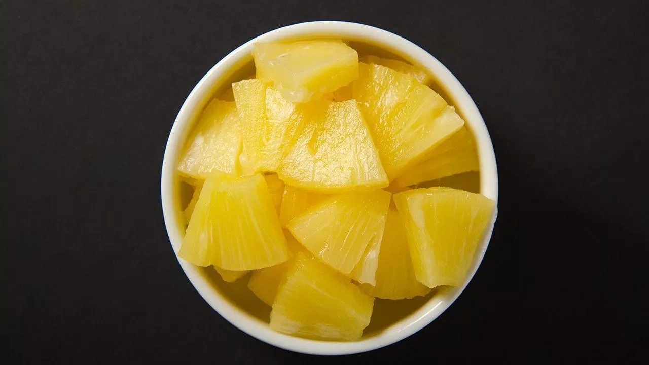 Một số enzyme có trong dứa có tác dụng hỗ trợ đường tiêu hóa. (Nguồn: Internet). Một số enzyme có trong dứa có tác dụng hỗ trợ đường tiêu hóa. (Nguồn: Internet).