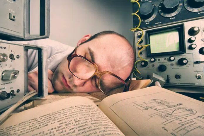 Học ngoại ngữ khi ngủ (Nguồn: Internet)