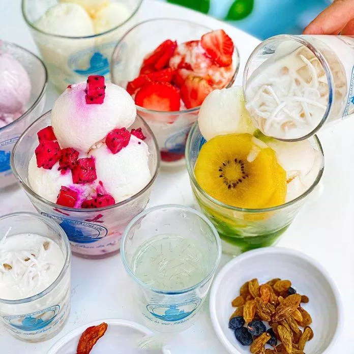 Sữa chua được kết hợp với nhiều loại topping tùy thích (Nguồn: Facebook Sữa Chua Trân Châu Hạ Long)
