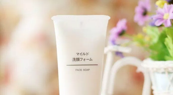 Thiết kế sửa rửa mặt Muji Face Soap Moisture đơn giản, tiện lợi (Nguồn: Internet)