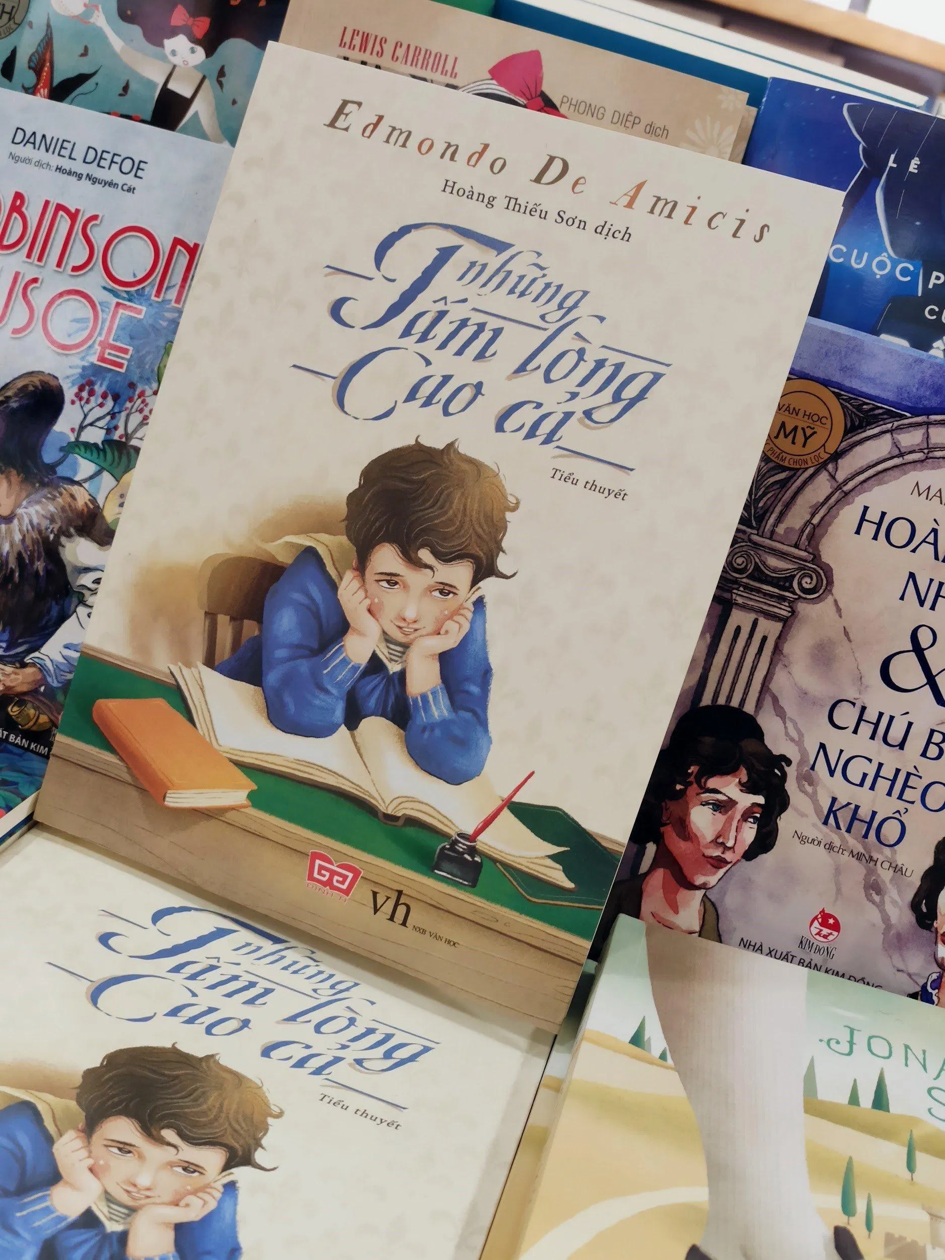 Sách thiếu nhi Những Tấm Lòng Cao Cả (Nguồn: BlogAnChoi).