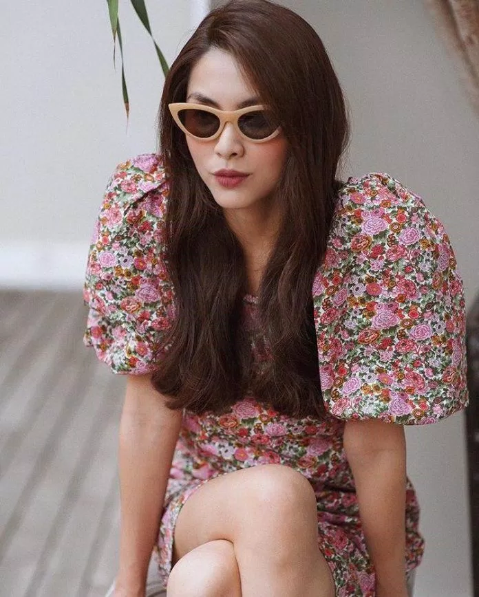 Nữ diễn viên Tăng Thanh Hà nhẹ nhàng, giản dị nhưng vẫn rất điệu bởi chiếc kính mới lạ (Nguồn: Instagram @hatangthanh).
