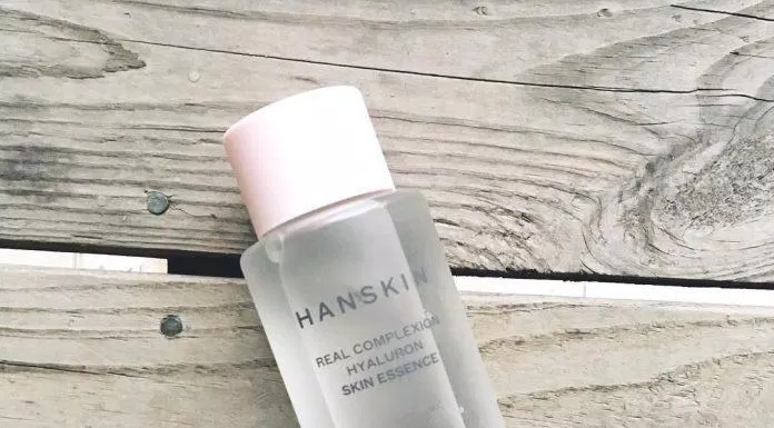 Hanskin Real Complexion Hyaluron Skin Essence có bảng thành phần an toàn, lành tính. (Nguồn: Internet.)