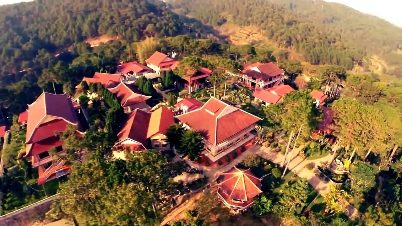 Toàn cảnh thiền viện trúc lâm (Ảnh: Internet) Toàn cảnh thiền viện trúc lâm (Ảnh: Internet)