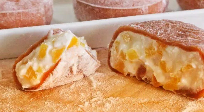Bánh không bị nát, không rơi nhân ra ngoài, các hoa văn rõ nét.