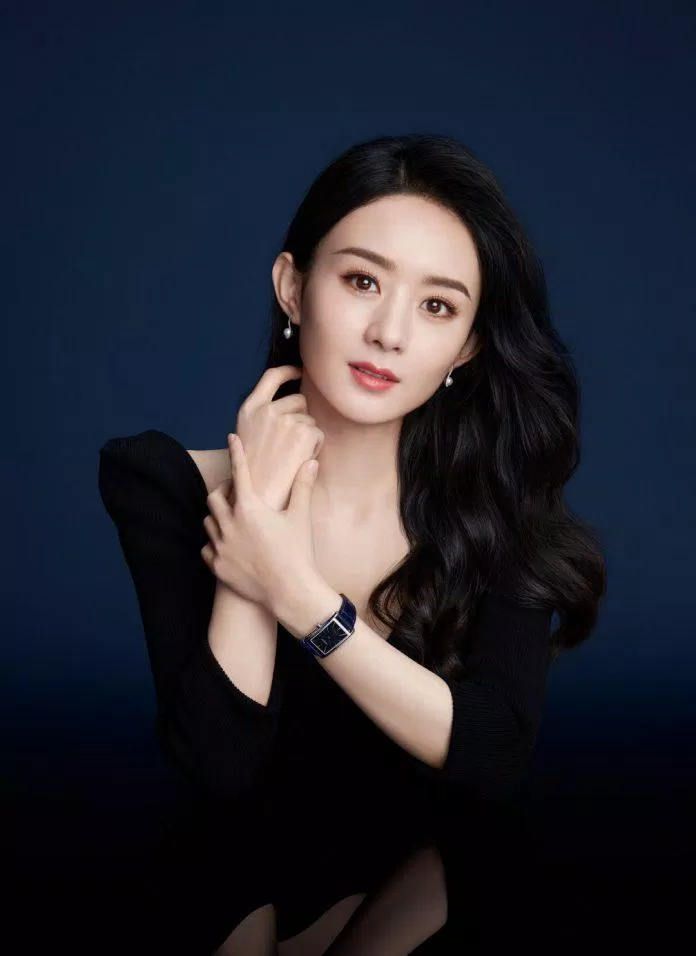 Triệu Lệ Dĩnh trở lại sau khi sinh con với vẻ đẹp mặn mà, đúng là "gái một con trông mòn con mắt" (Nguồn: Internet)